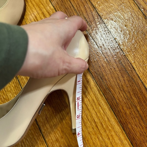 MICHAEL KORS  Made In Italy Beige Leather Silver Cap Pointed Toe Bumps Size 38 - Picture 9 of 9